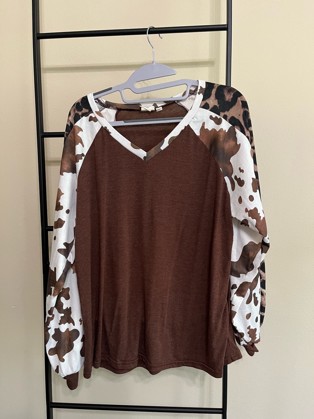 Grace and Emma Cow Print Leopard Long Sleeve V-Neck Top Large Rodeo Western Chic